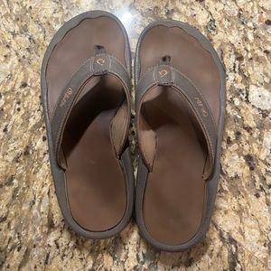 OluKai Ohana size 9